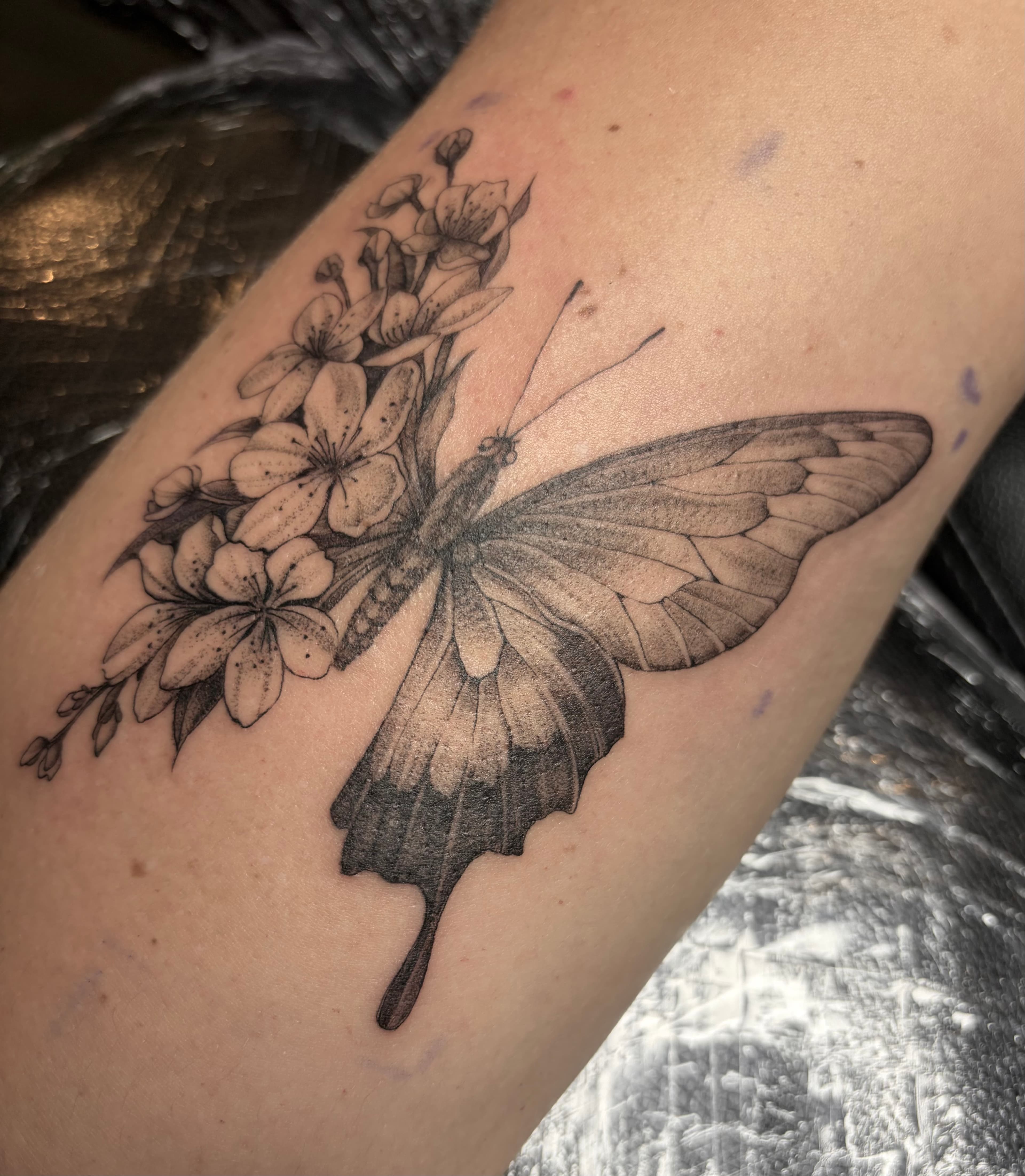 Tatouage micro-réalisme réalisé par David chez Dodo Tattoo, Saint-Louis (La Réunion)